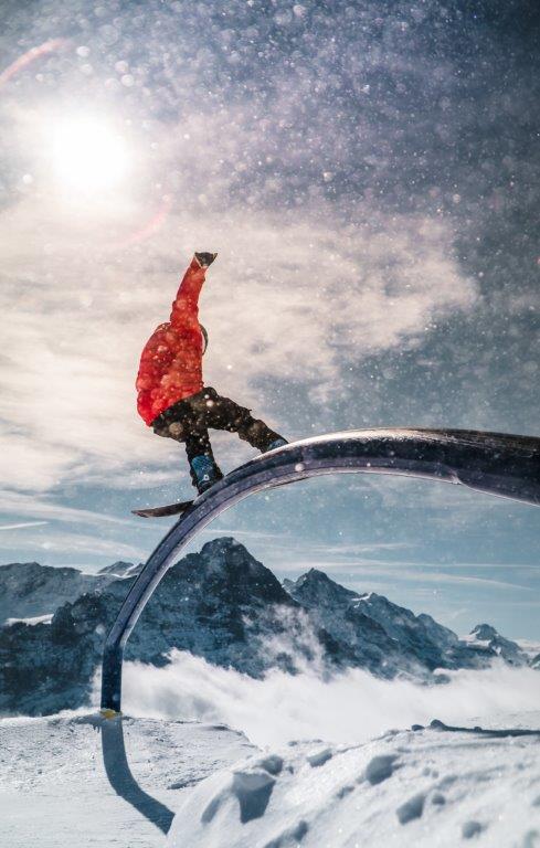 Interior del Palacio de Hielo de Jungfraujoch, túneles y esculturas en hielo